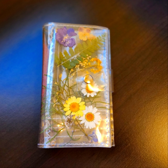 Artisan Floral Tri Fold wallet - Picture 4 of 4